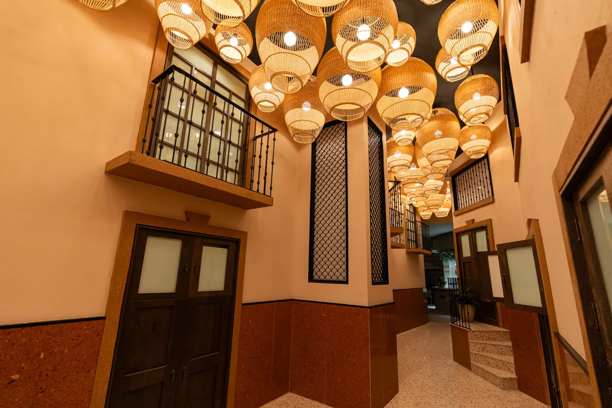 Homenaje al callejón del beso en El Palacio de Hierro León.
