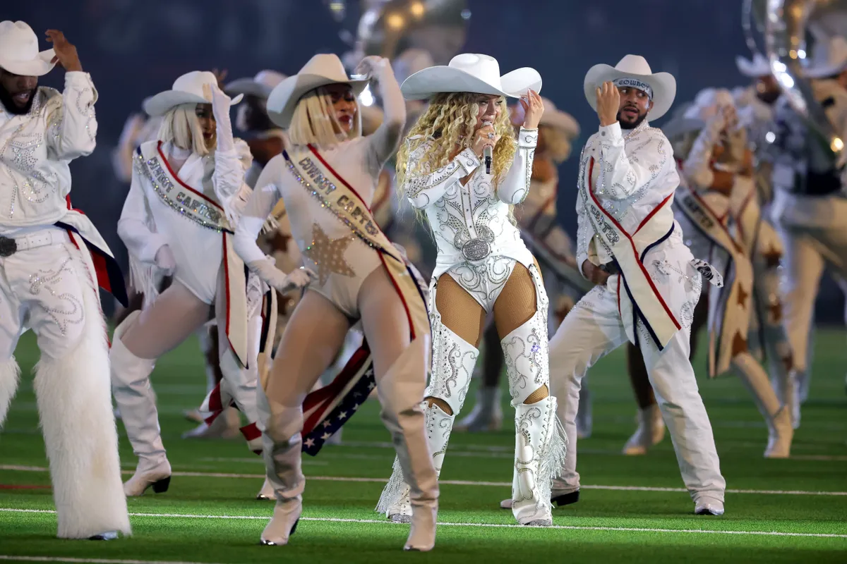 Beyoncé en el medio tiempo del juego de Navidad de la NFL