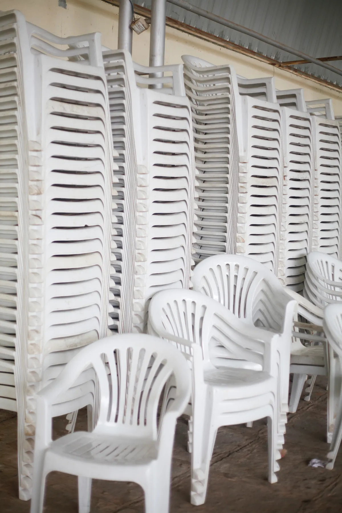 silla monobloc bad bunny