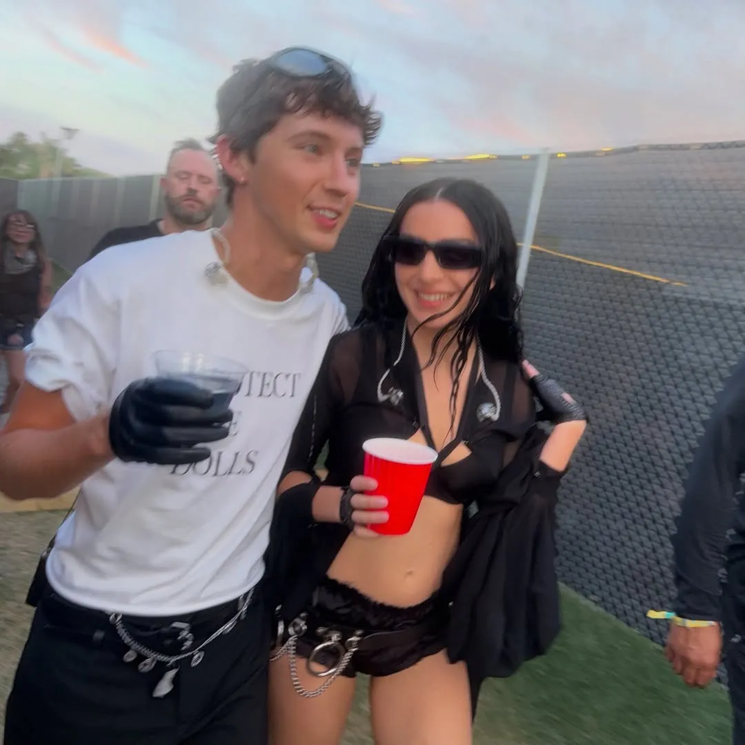 coachella-charli-xcx-invitados