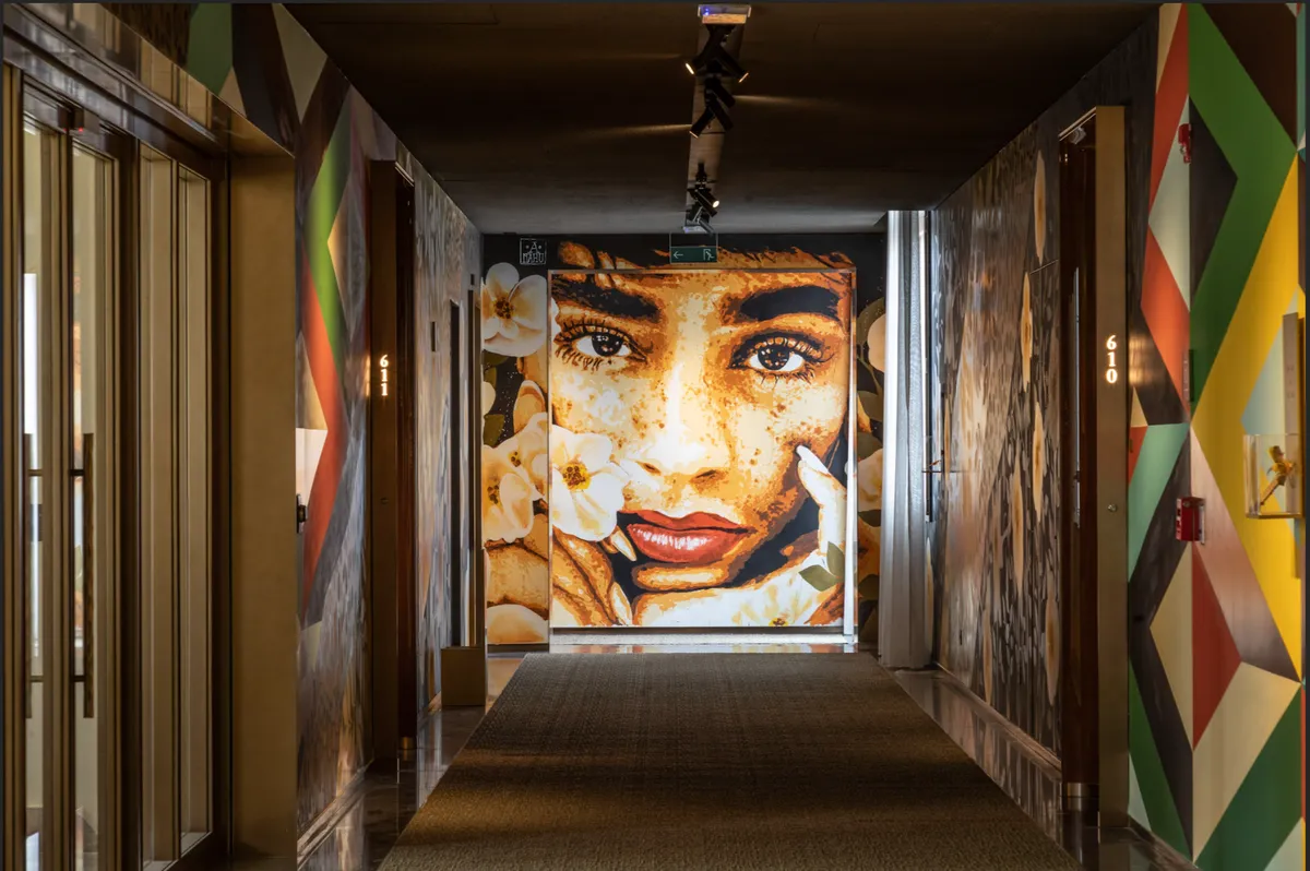 Rosewood São Paulo_Hallway Art 2_Ananda Nahu.png