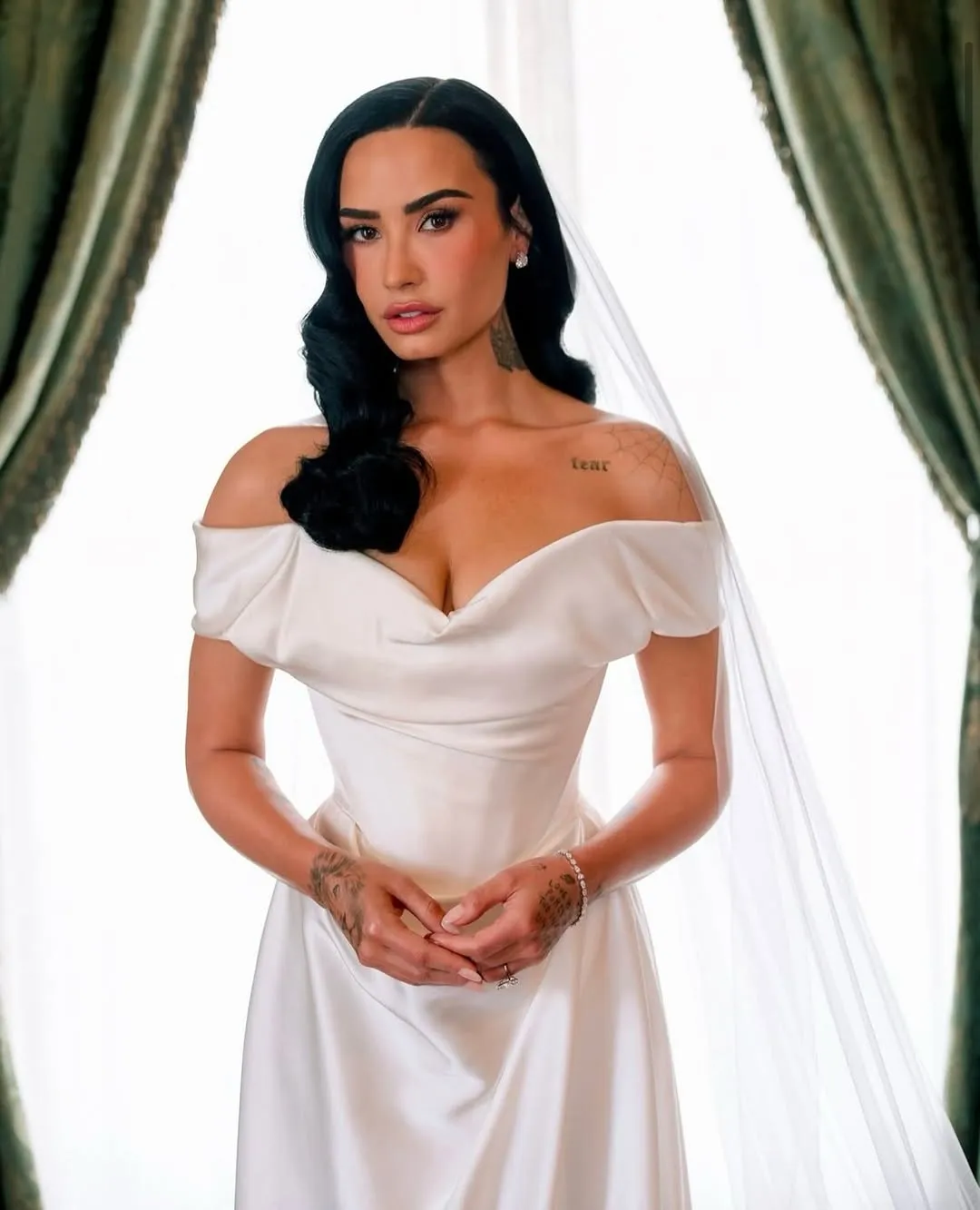 demi-lovato-vivienne-westwood
