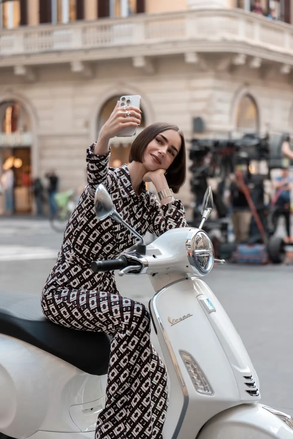 emily-in-paris-cambio-look.jpg