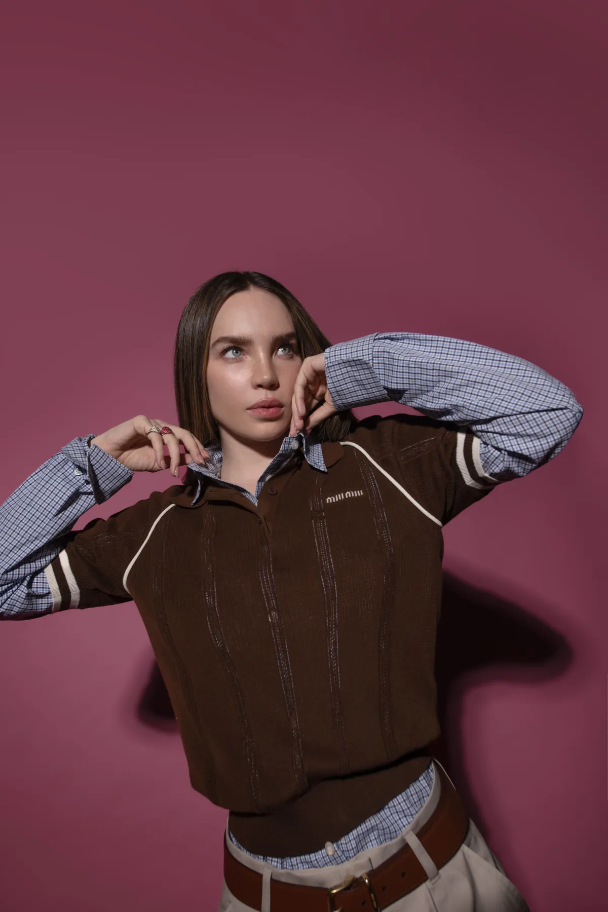 Belinda para ELLE México. Look total, MIU MIU.