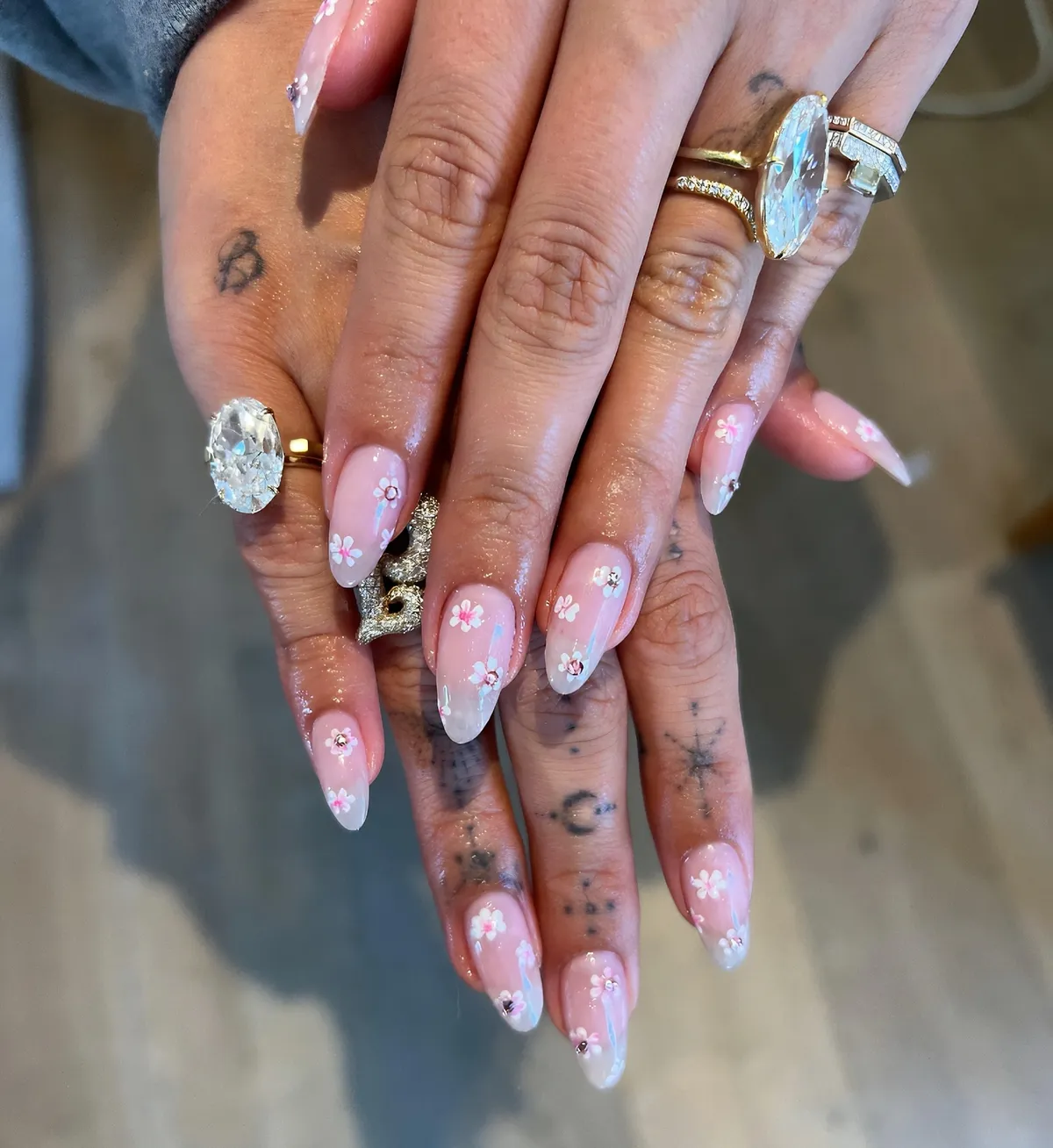Justin Bieber mejora el anillo de compromiso de Hailey Bieber 