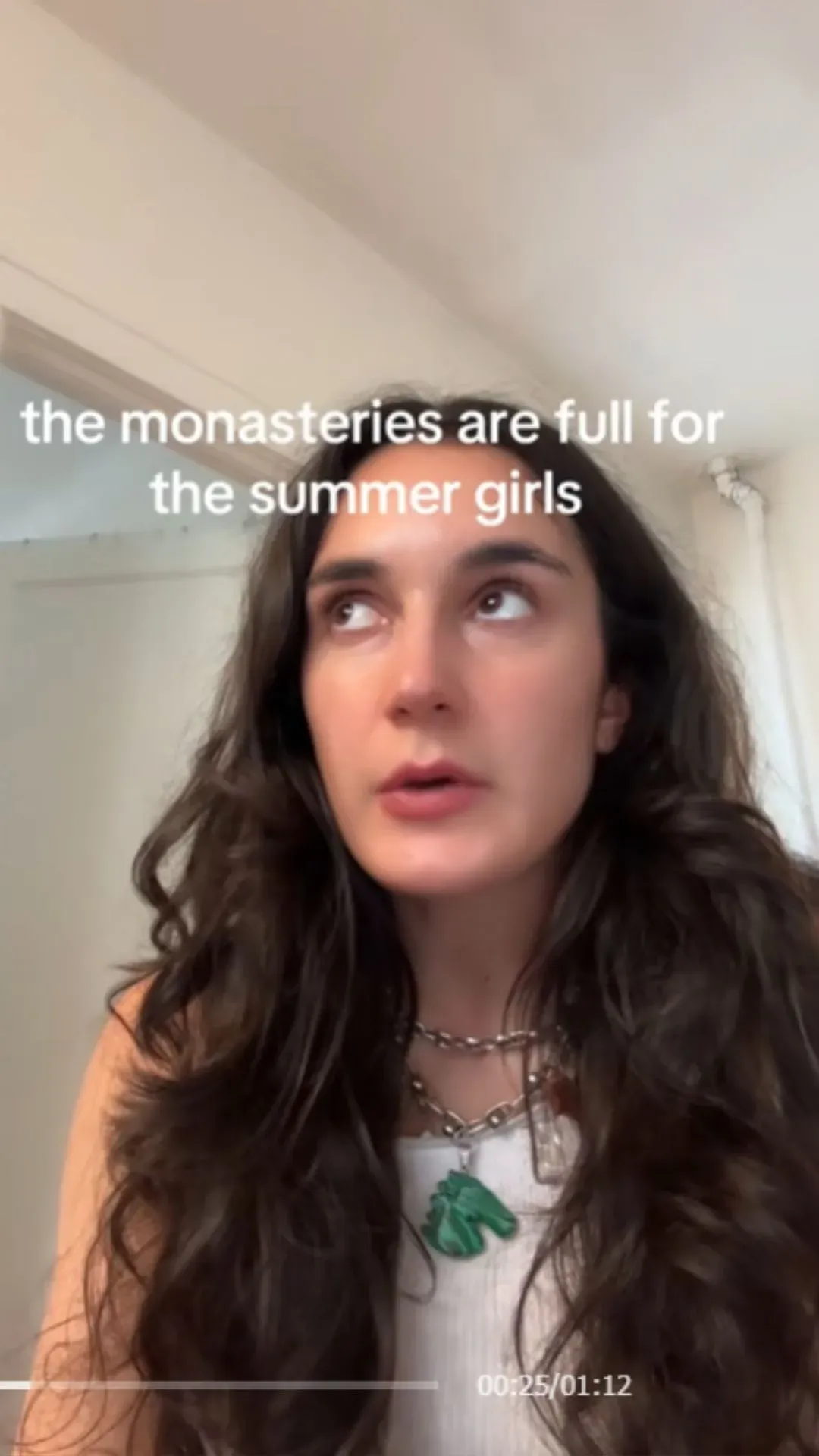 Monk Mode: la nueva tendencia de TikTok para las chicas este verano