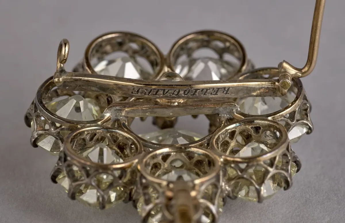 joyas-robadas-louvre-3.jpg