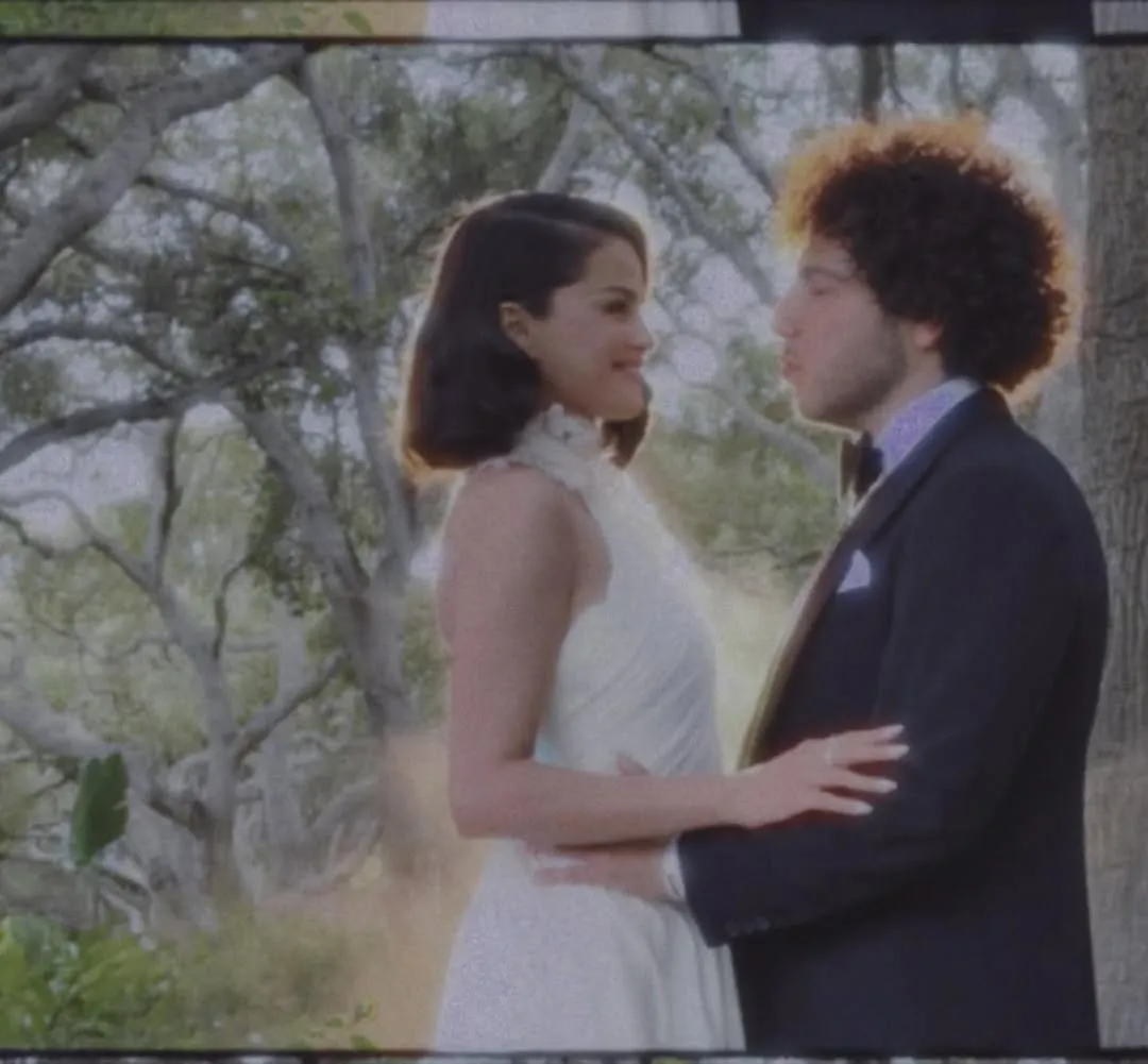 selena-gomez-vestido-boda-ralph-lauren