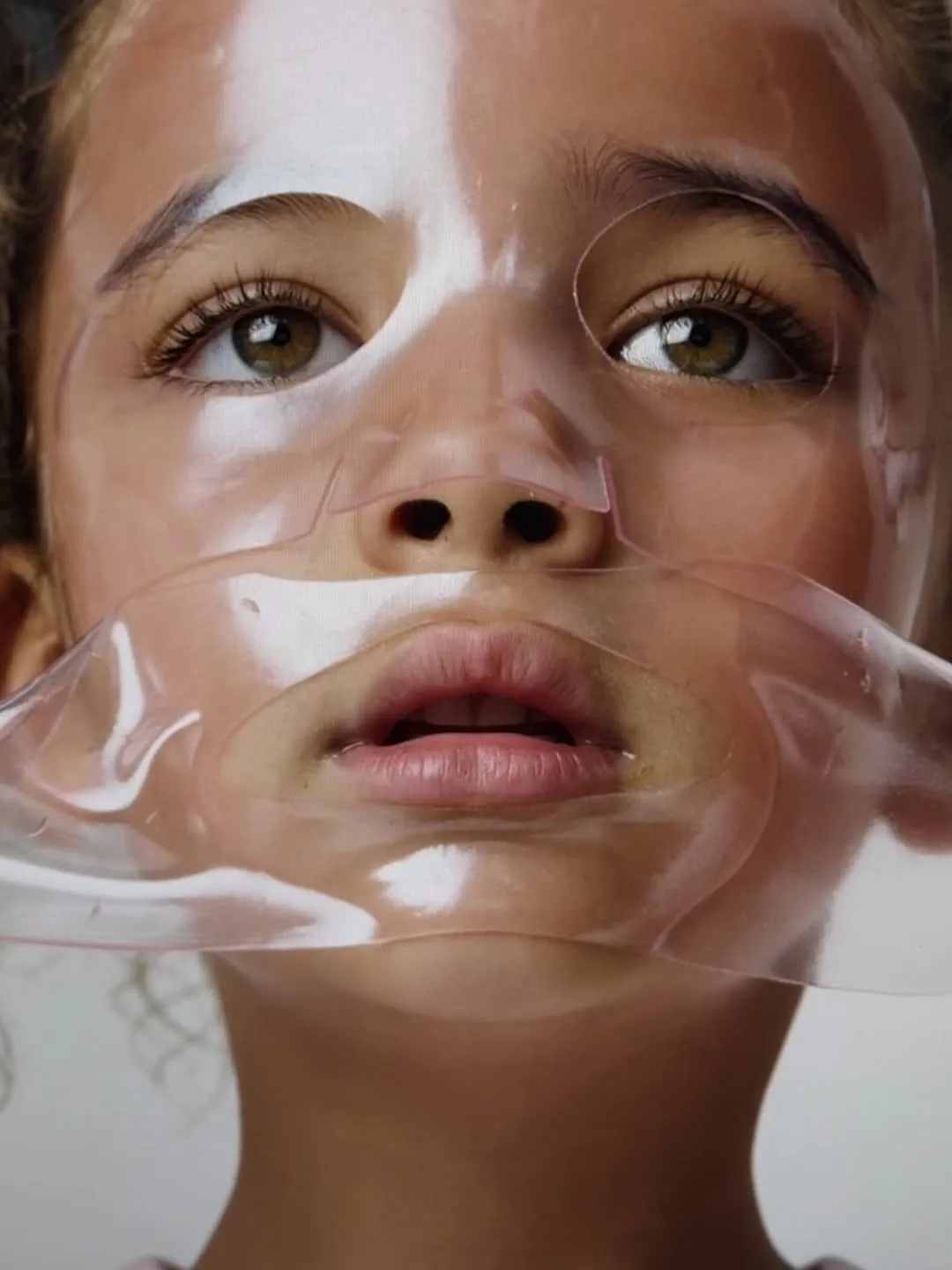shay-mitchell-linea-skincare-niños
