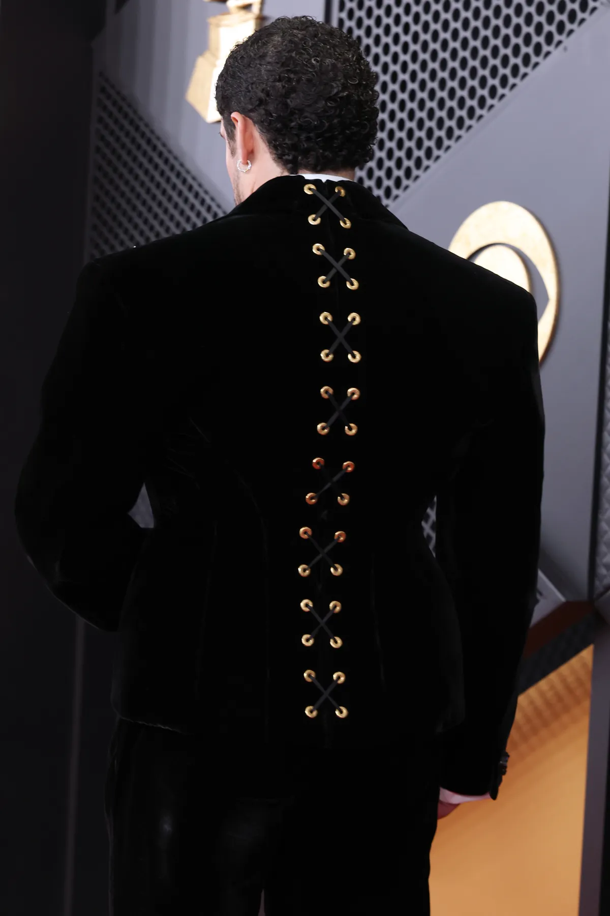 bad-bunny-grammys-look