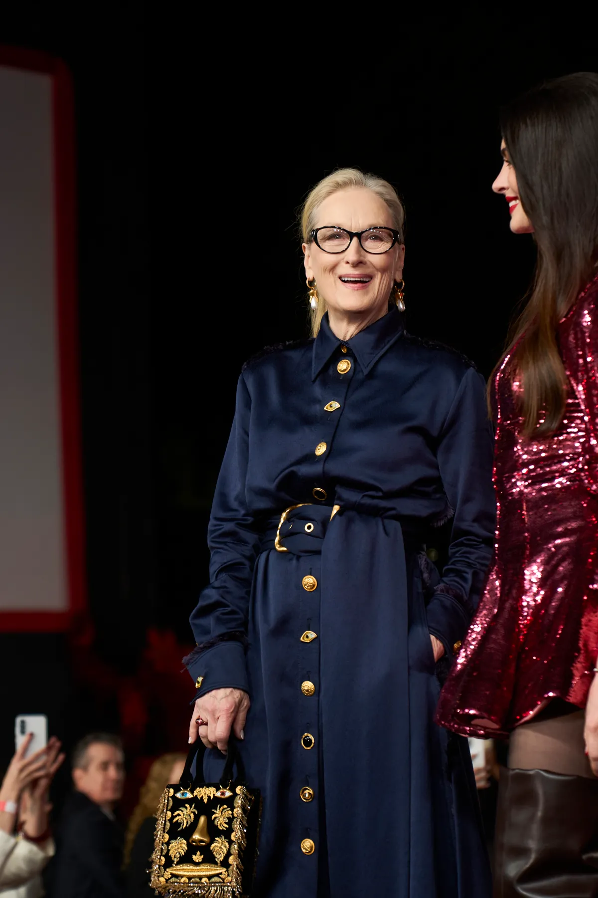 Meryl Streep apuesta por un look de Schiaparelli para su visita en Anahuacalli.