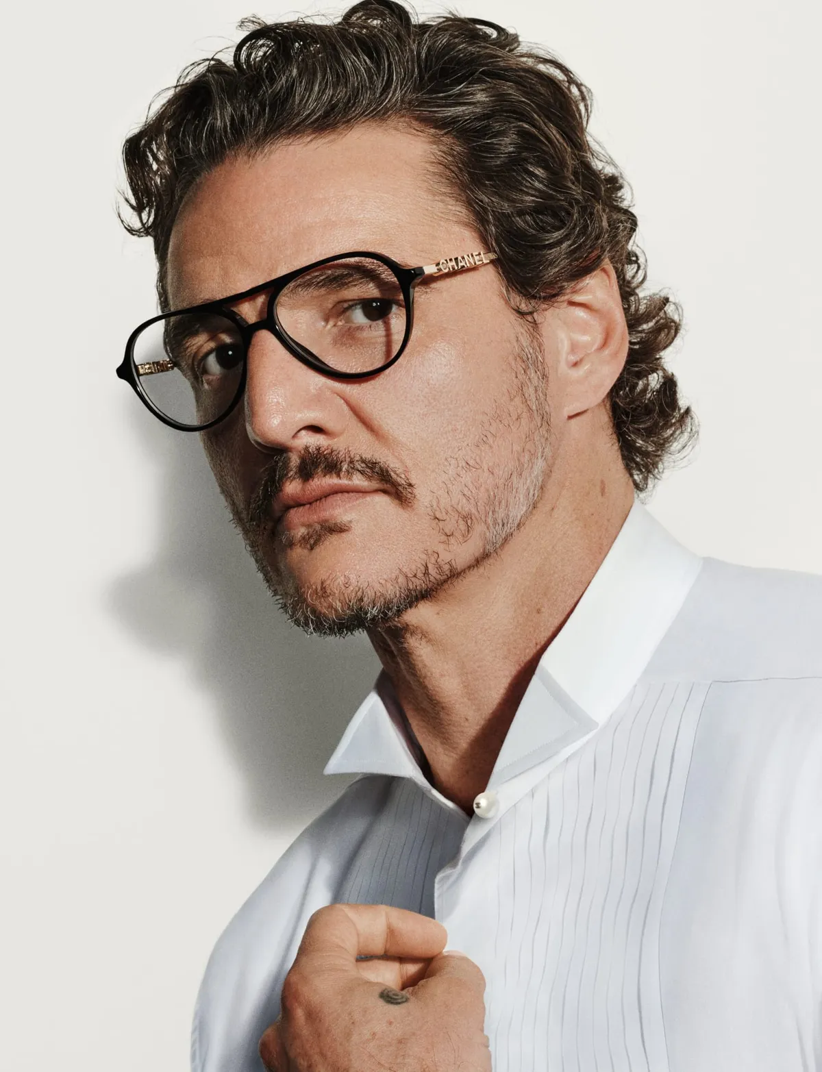 pedro pascal chanel lentes