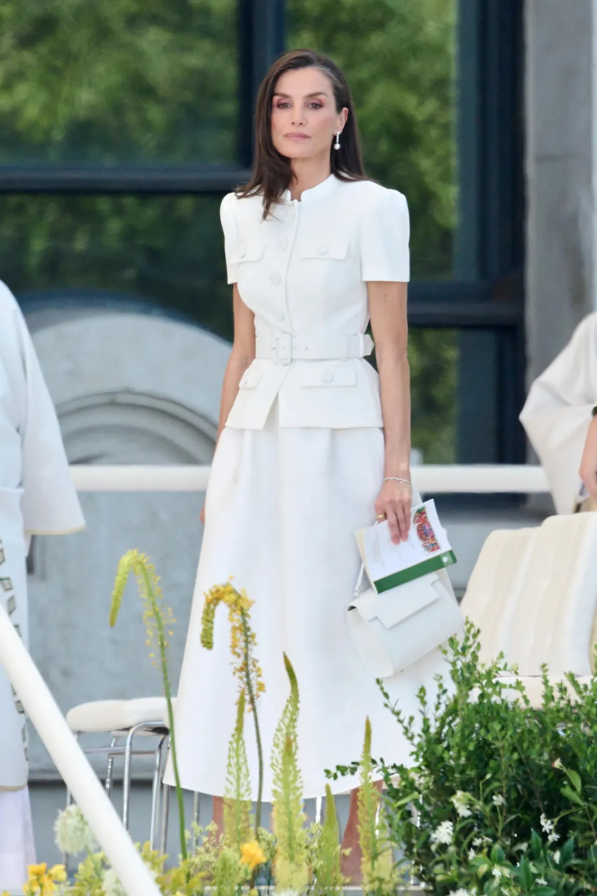 reina letizia self-portrait blanco