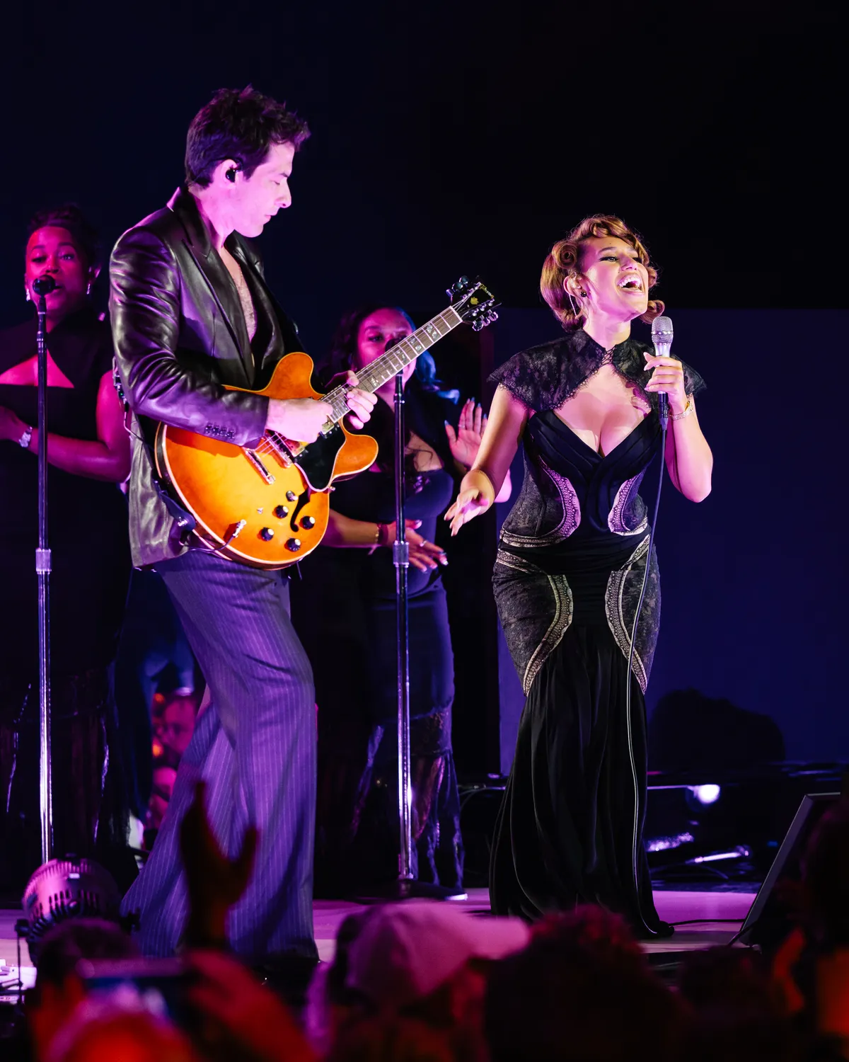 Raye-MontreuxJazzFestival_campaign_2026_photo_show_Raye-and-MarkRonson_@MarcDucrest_4x5.jpg
