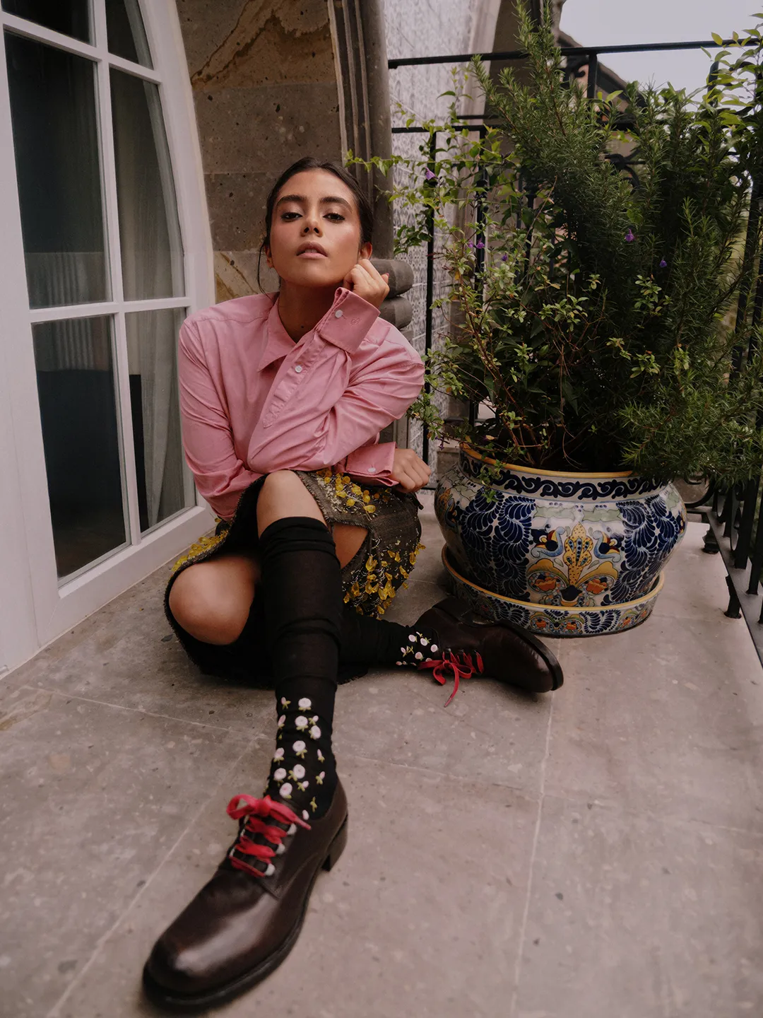 Renata Vaca. Look total, PRADA.