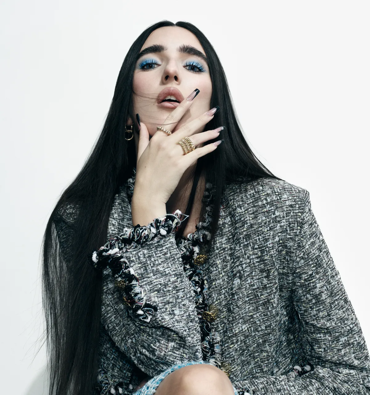 Look total Chanel y joyas Cartier