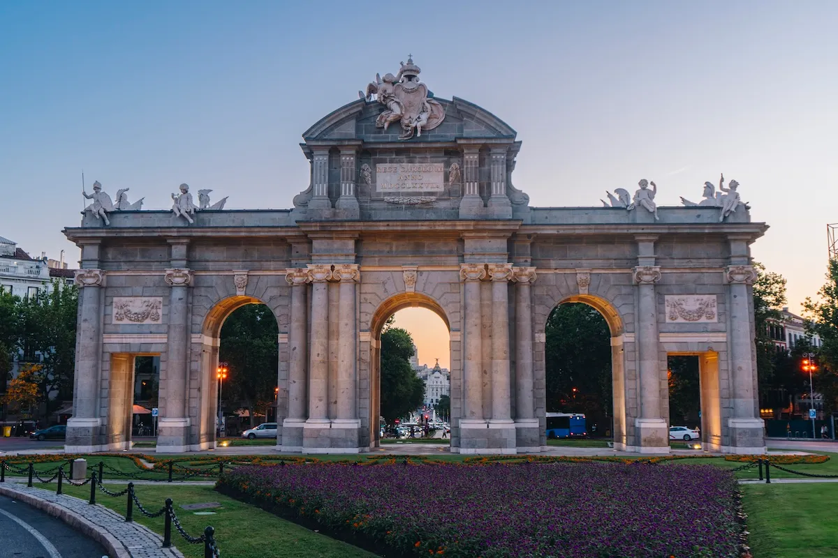 Puerta de Alcala ( la entrada al B Salamanca ).jpg