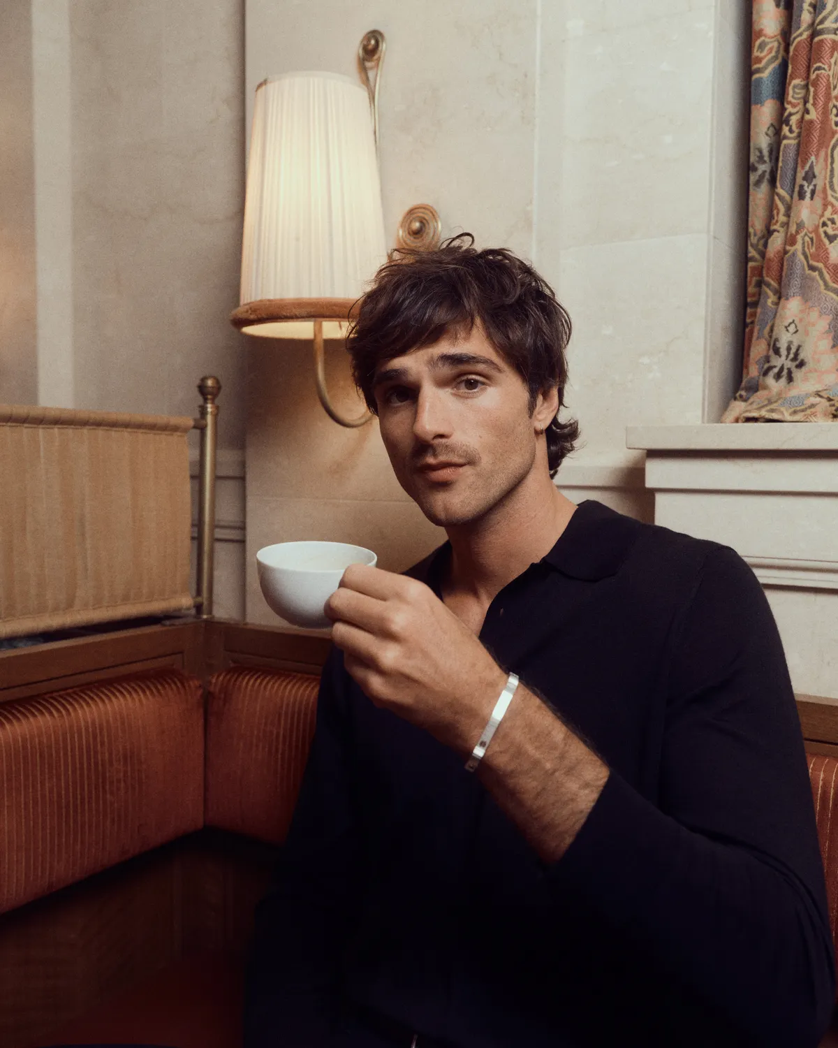 Jacob Elordi protagoniza la nueva campaña LOVE Unlimited de Cartier