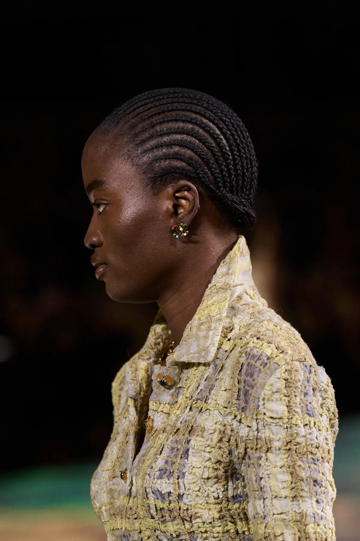 Rachel Ojuromi camina en la pasarela de Chanel Spring/Summer 2027