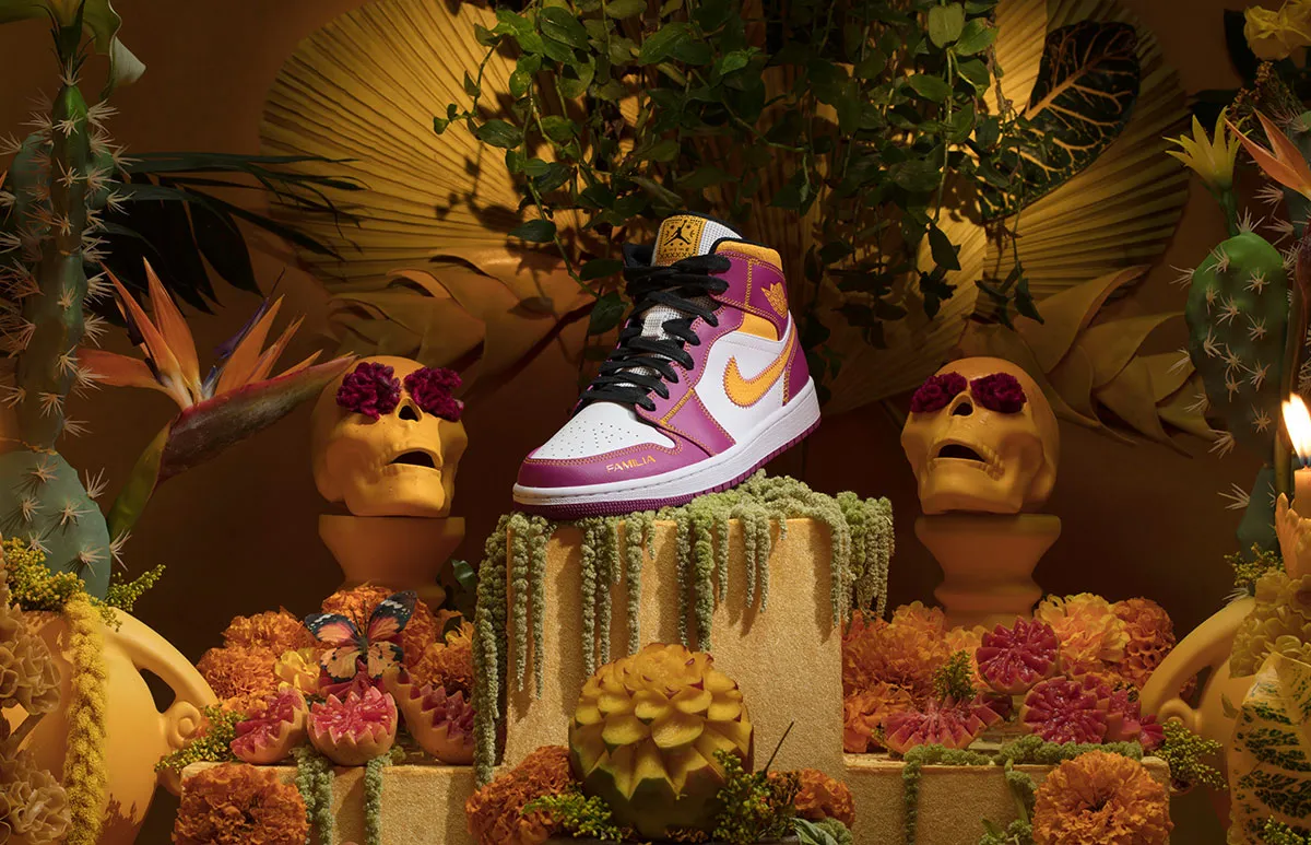 Nike Blazer Mid 77 con el detalle de la flor de cempasúchil.