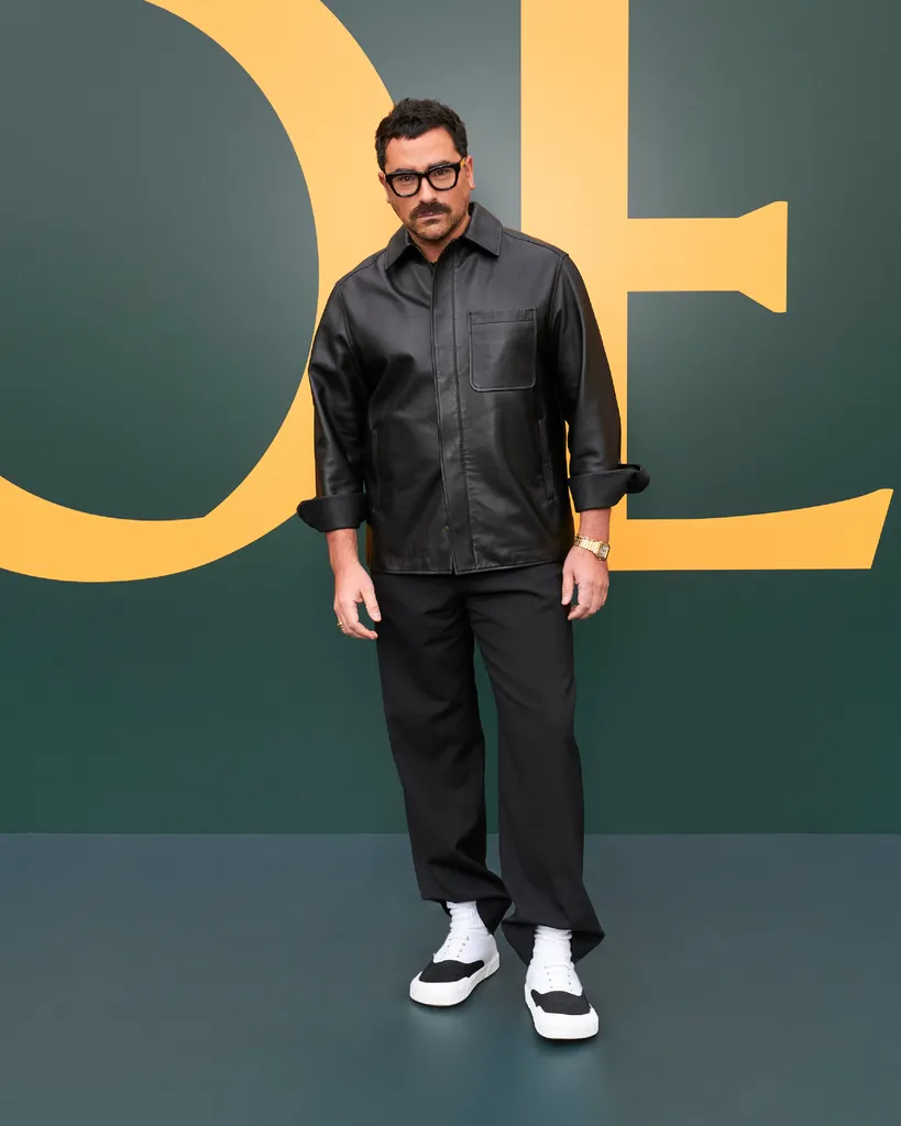 Loewe vuelve a reunir a los 'it boys' de múltiples generaciones para su desfile