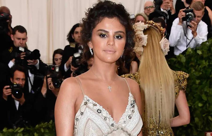 selena-gomez-makeup