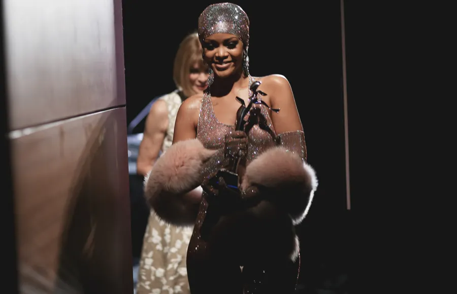VFDA-Awards-Rihanna-Anna-Wintour