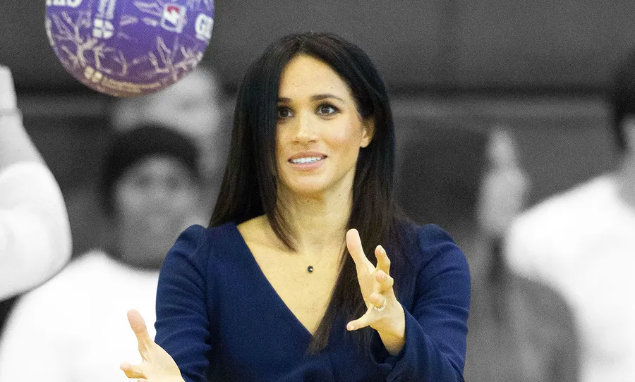 Meghan-MArkle-Baloncesto-Basket-tacones