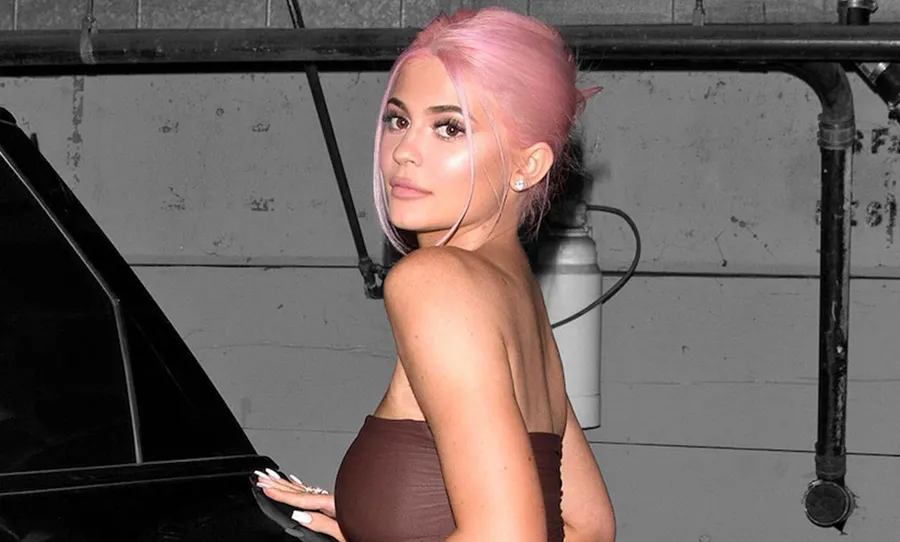 Kylie-jenner-pink-hair-lime-crime-rosa