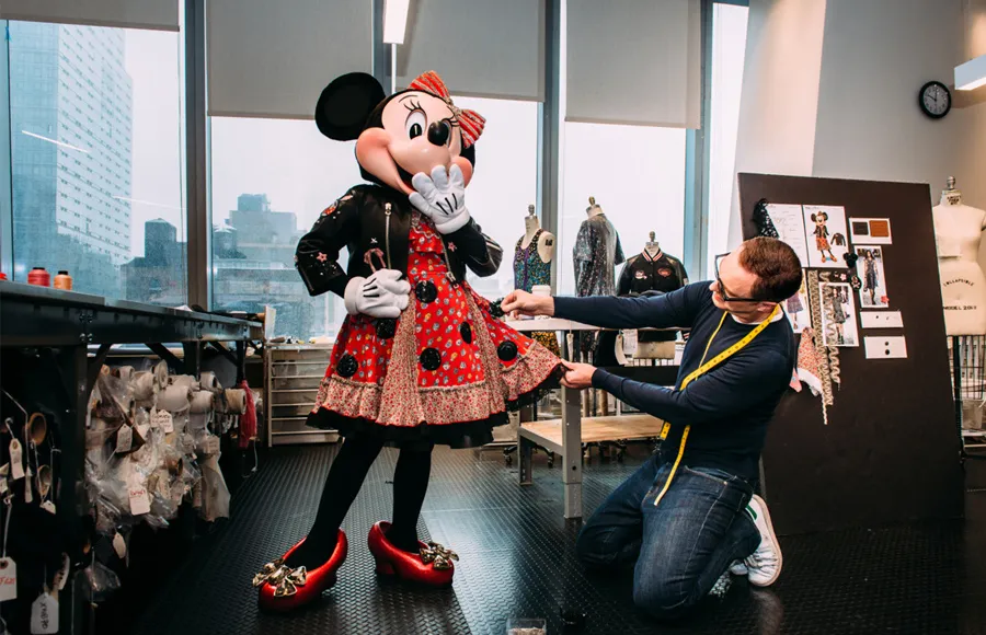 Minnie-Mouse-Coach