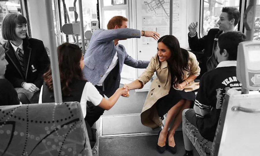 Meghan-MArkle-Principe-Harry-Transporte-Publico