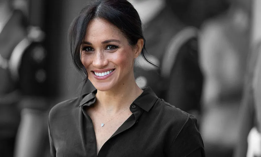 Meghan-Markle-Suits-Pencil-skirt
