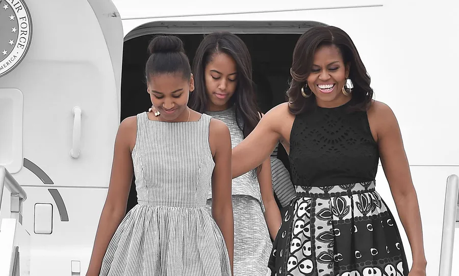 Michelle-Obama-Hijas-MAlia-Sasha-Obama-In-Vitro