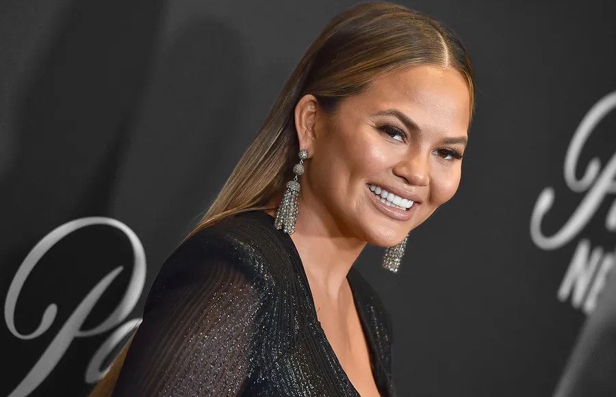 Chrissy-Teigen-se-negó-a-que-le-borraran-la-estrías