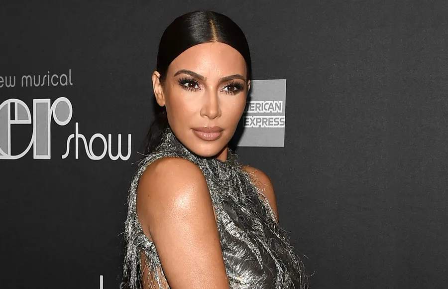 Kim-Kardashian-Nip-Slip-Red-carpet