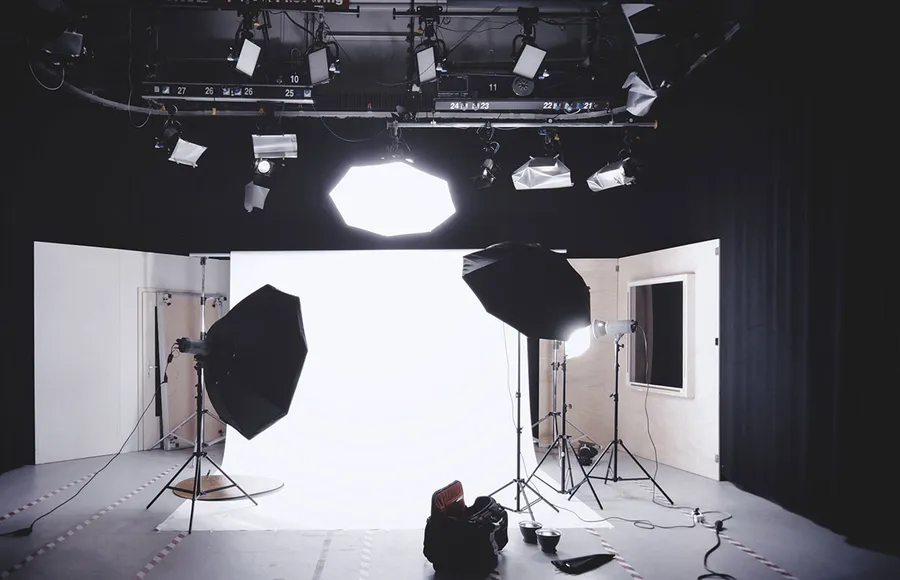 Photo-Studio-Alexander-Dummer-unsplash