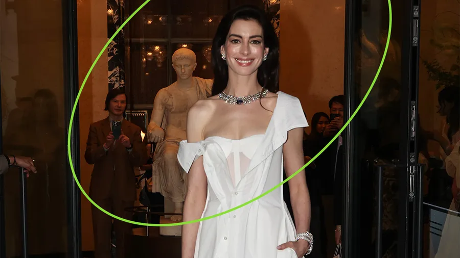 Anne Hathaway usó un vestido de gala de GAP