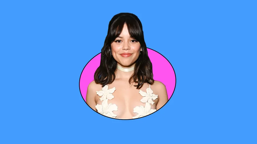 Jenna Ortega deja el glam gótico y lo cambia por romanticismo sexy