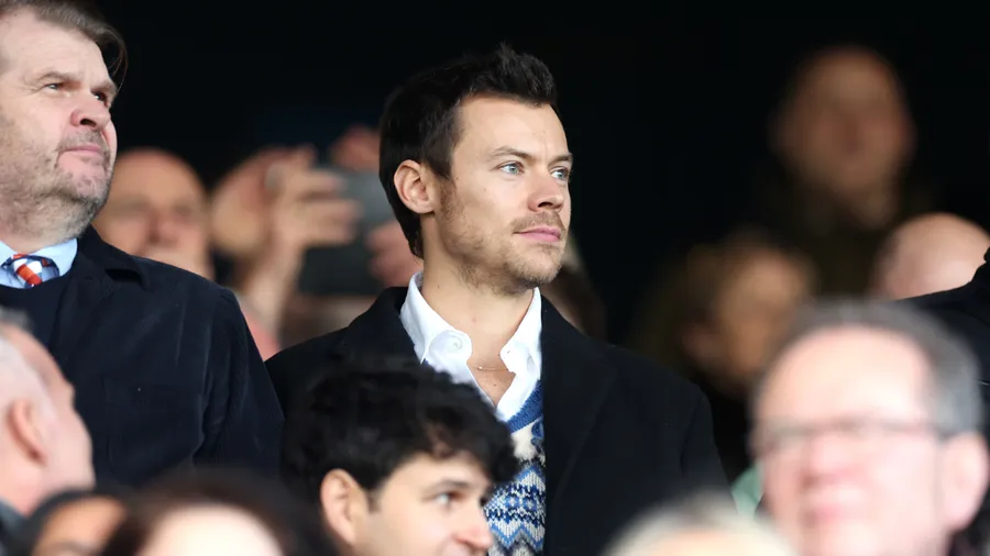 Harry Styles es el centro de atención en el partido de Manchester United
