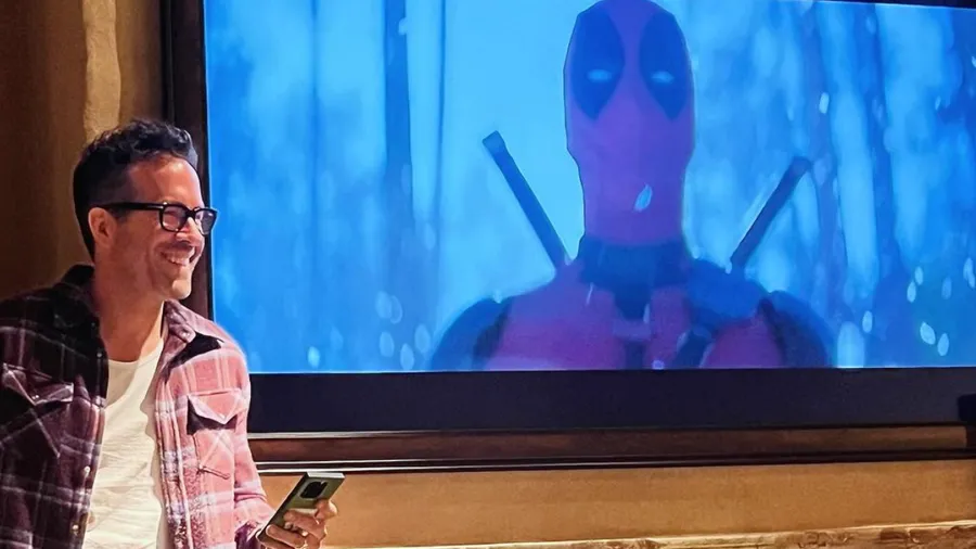Ryan Reynolds bromea sobre Blake Lively en el Super Bowl y Deadpool 3