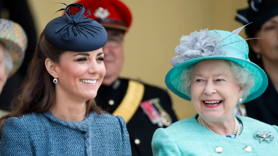 Descubren otra foto editada por Kate Middleton en la que aparece la reina Isabel