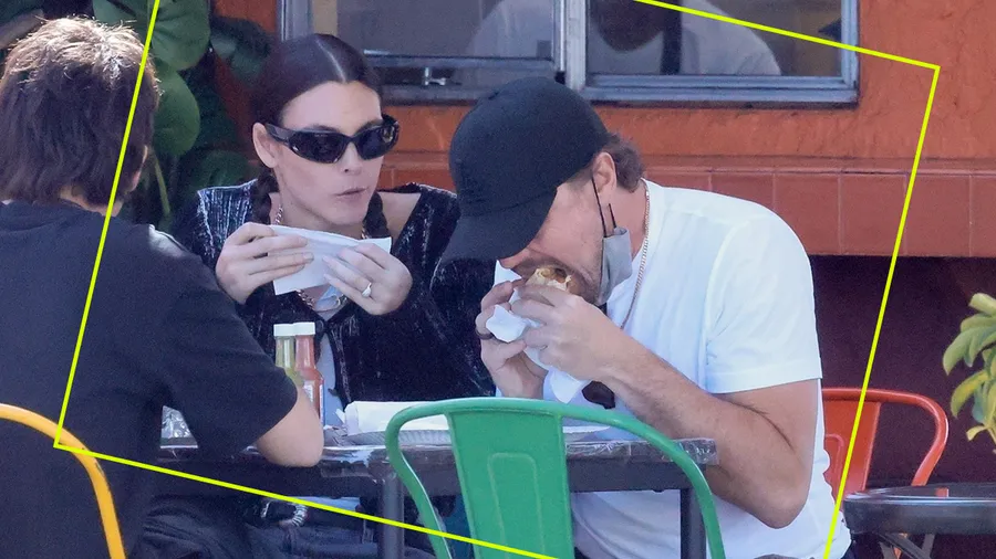 Leo DiCaprio y Vittoria Ceretti comiendo burritos y ¿comprometidos?