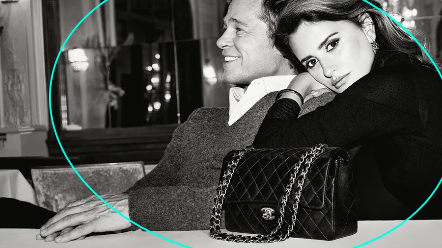 Chanel presenta su campaña de bolsos protagonizada por Brad Pitt y Penélope Cruz
