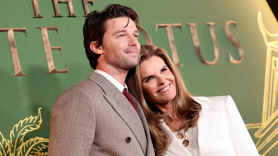 Patrick-Schwarzenegger-mama-saxon-destacada.jpg