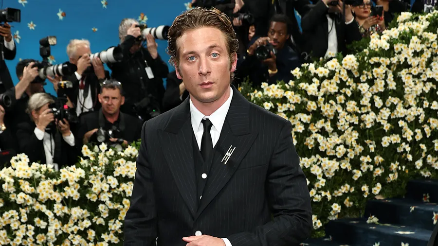 jeremy-allen-white-autografo
