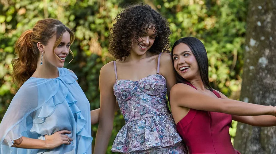 Deslumbra en tu graduación con el vestido perfecto