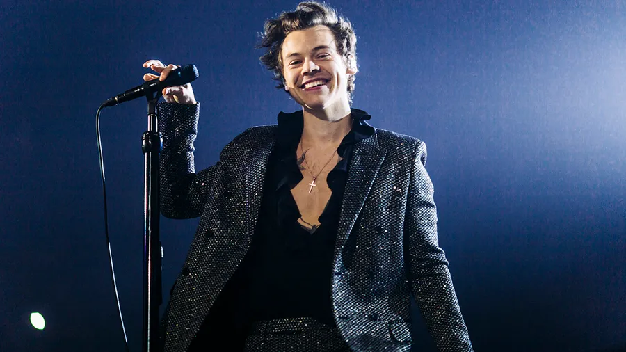 harry-styles-besando-mujer-glaston-bury.jpg