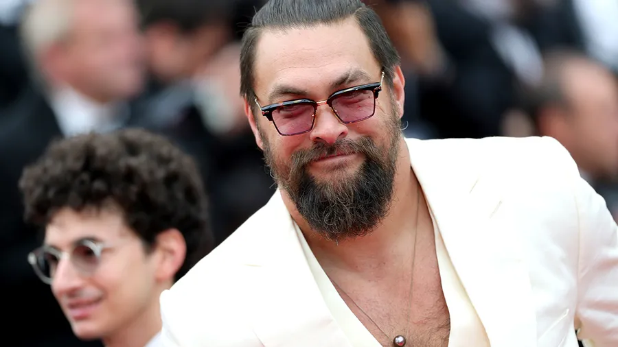 Jason Momoa se rasuró su característica barba.