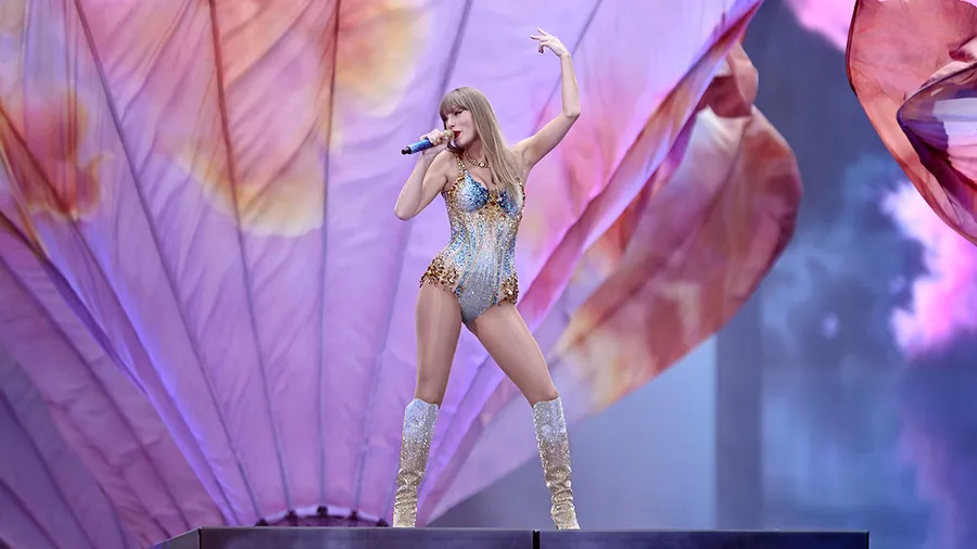 taylor-swift-the-life-showgirl