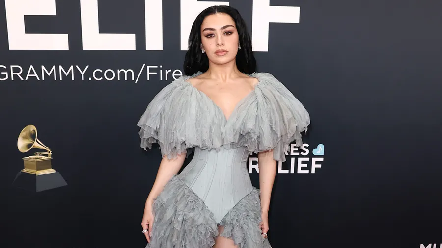 charli-xcx-grammys-look